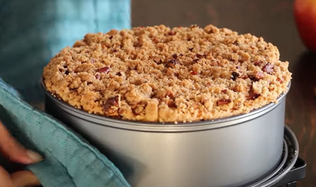 Apple crumb cheesecake recipe
