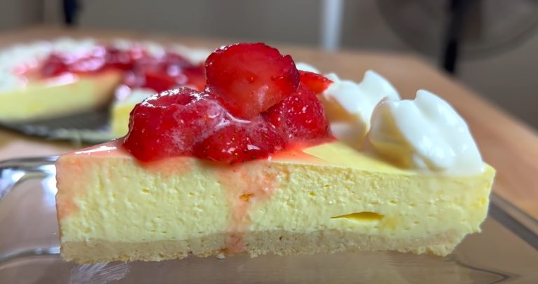 How many calories in a slice of cheesecake