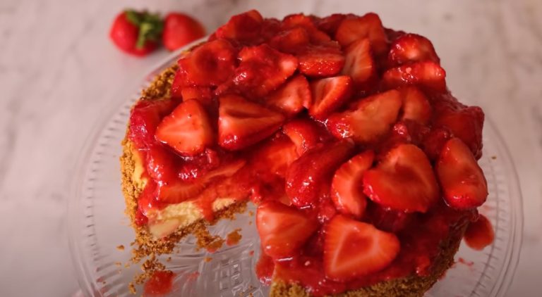 How to Make Strawberry Cheesecake