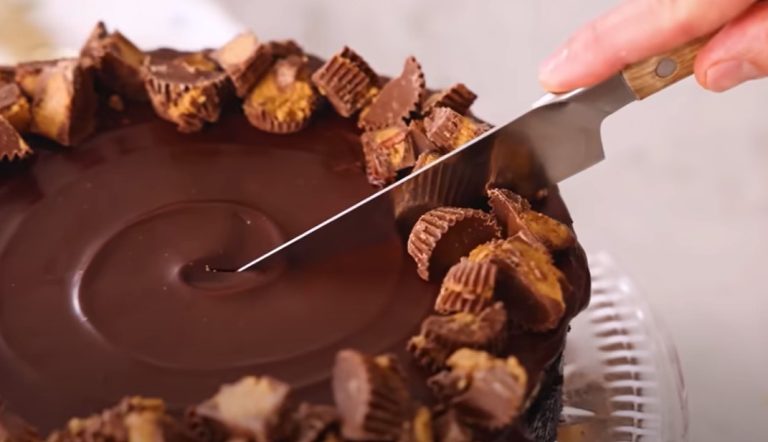 Peanut Butter Cup Cheesecake