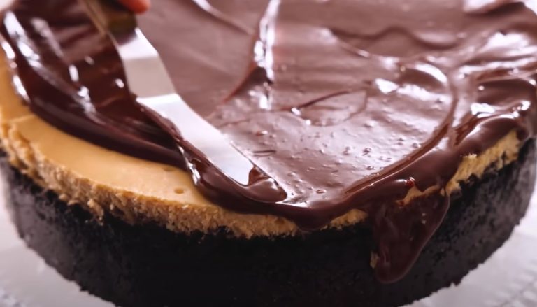 Peanut Butter Oreo Cheesecake