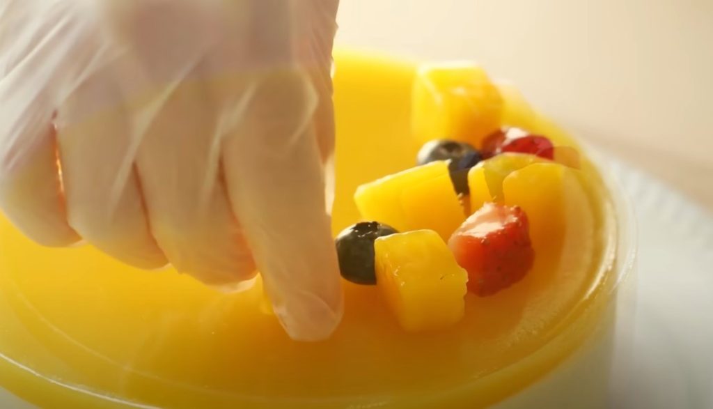 Preparing cheesecake for freezing