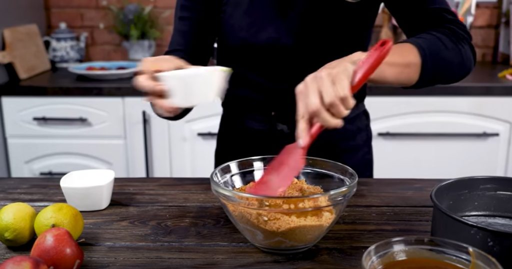 Step By Step Guide of Caramelised Apple Cheesecake