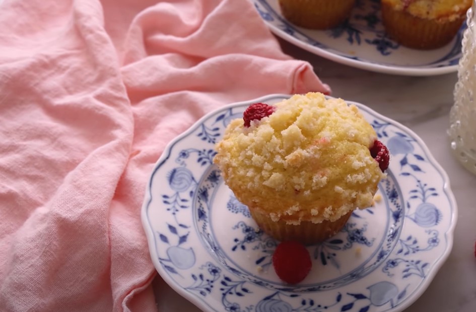 Step-by-Step Guide to Making Raspberry Cream Cheese Muffins