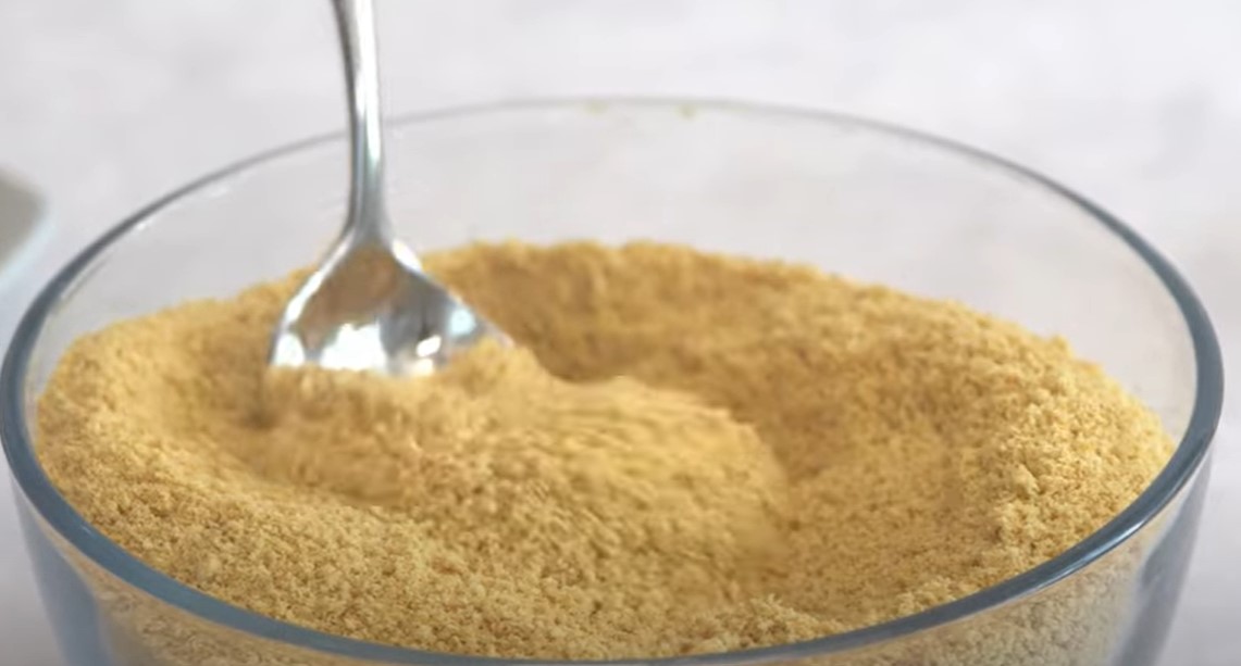 How do you make a graham cracker crust for cheesecake