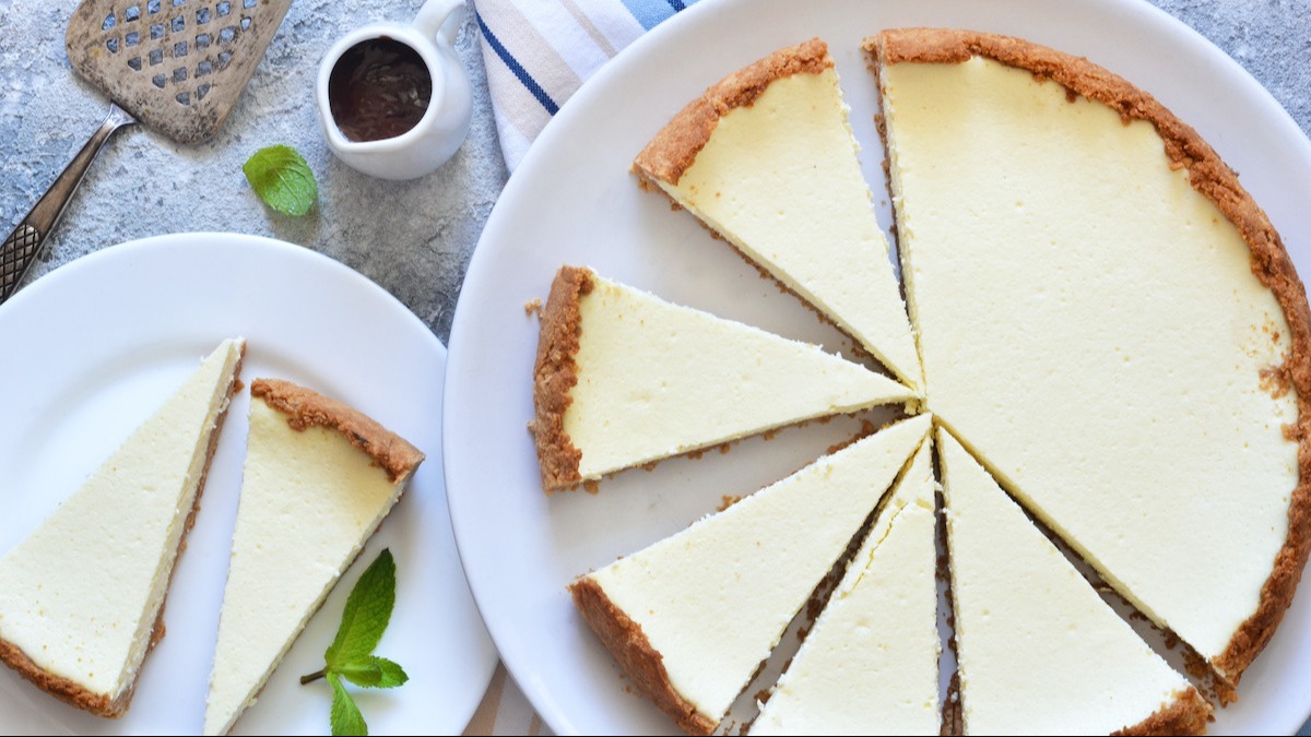 How to Slice a Cheesecake?