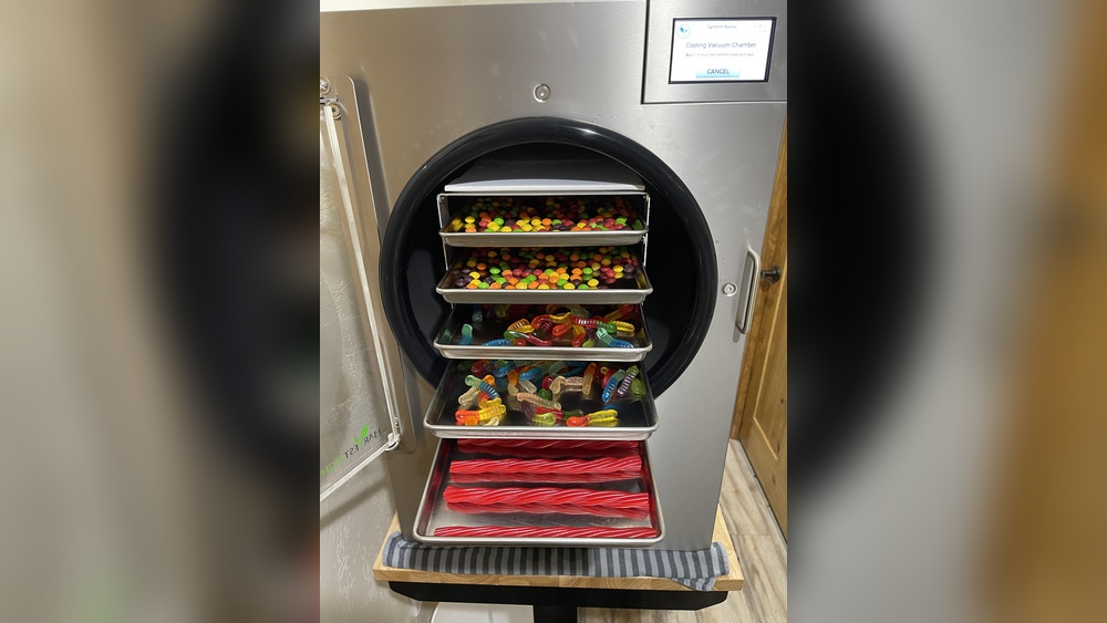 How to Freeze Dry Candy With a Dehydrator?